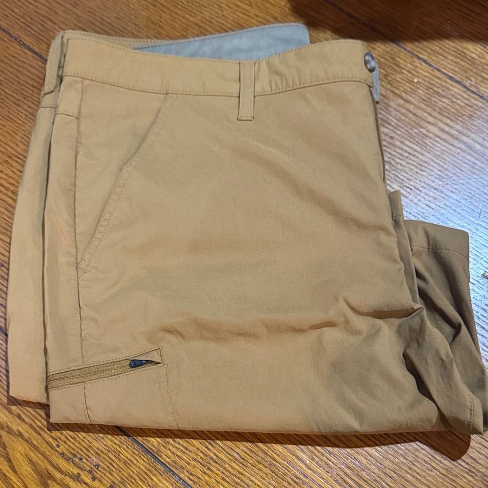 Eddie Bauer Men's Tan Cargo Shorts